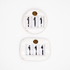 Porte-numéro blanc pour tapis de selle Royal Equestrian