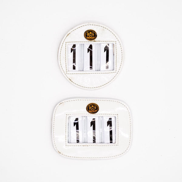Porte-numéro du tapis de selle Royal Equestrian - blanc