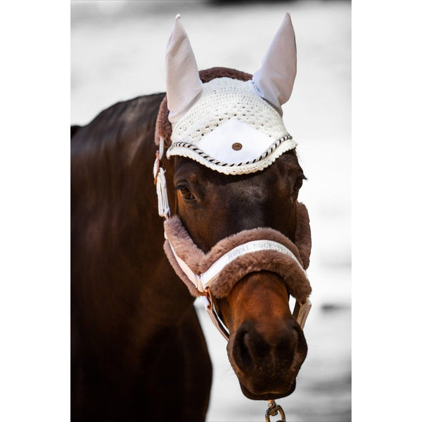 Królewska uzdę jeździecką z futra, biała, pełna